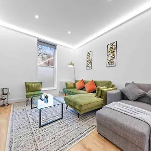 2br Flat For 6 In Central Lr2 London
